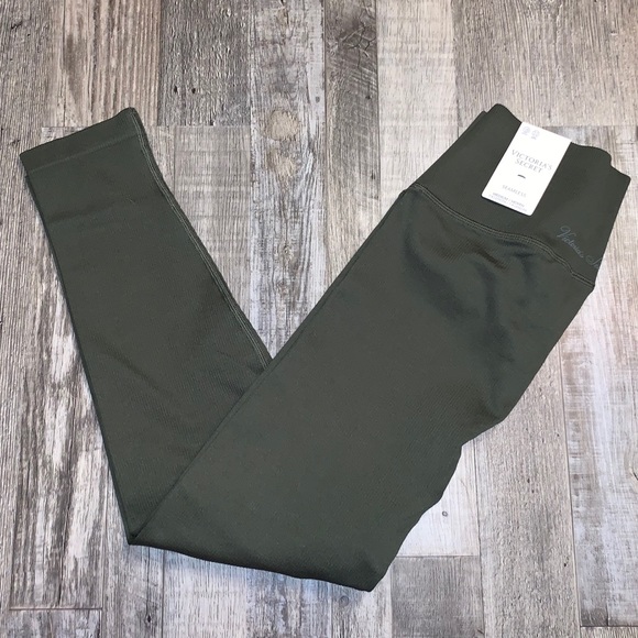 Victoria's Secret Pants - Victoria Secret seamless 7/8 length tights legging